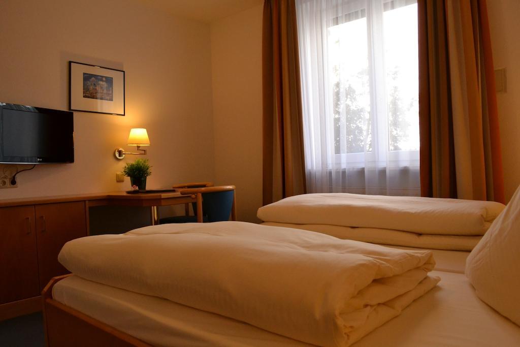 Hotel Am Ostpark Neubiberg Habitación foto