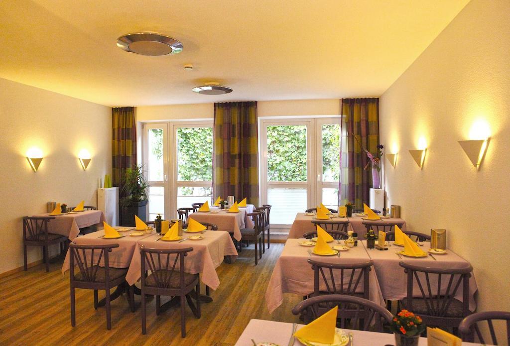 Hotel Am Ostpark Neubiberg Exterior foto